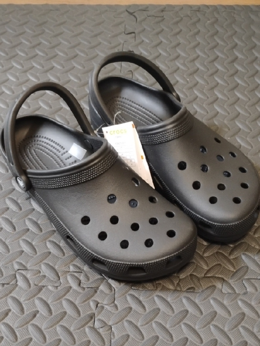 CROCS Classic Clog in Black